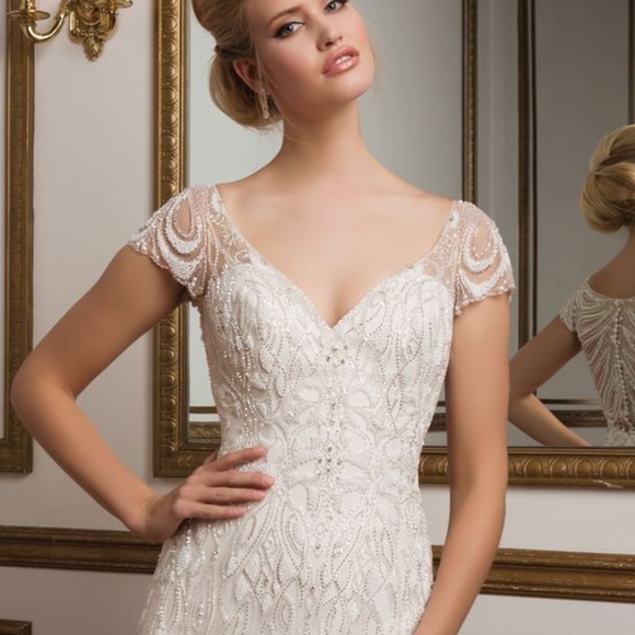 BRAND NEW WEDDING DRESS - Picture 4 of 6